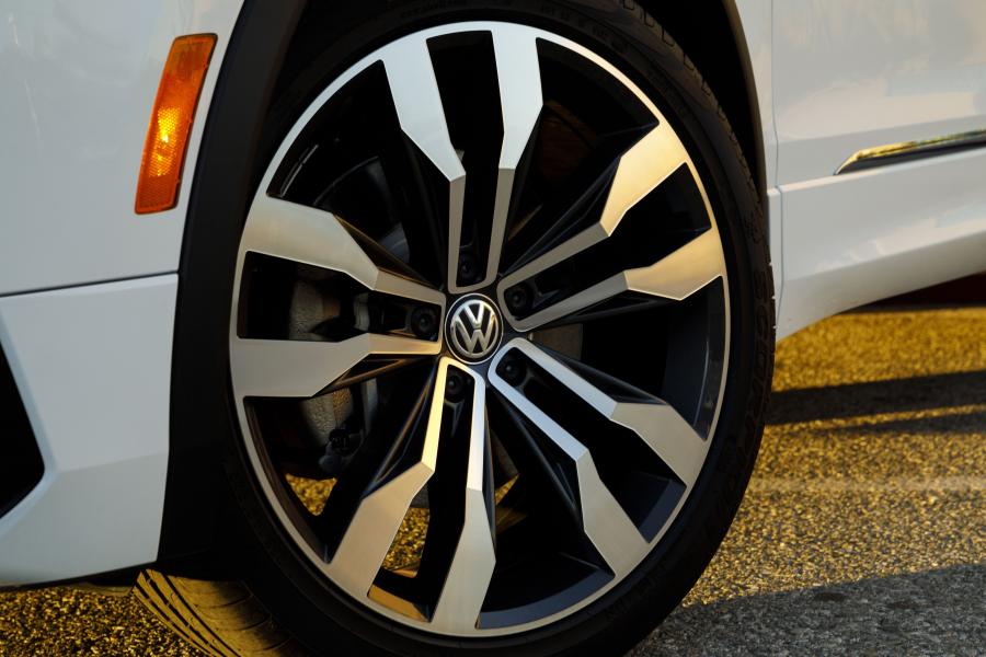 Колеса Volkswagen Tiguan R-Line 2017 года  (NA) (фото 12 из 43)
